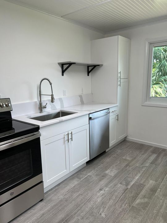 В аренду: $2,200 (2 спален, 1 ванн, 956 Квадратных фут)