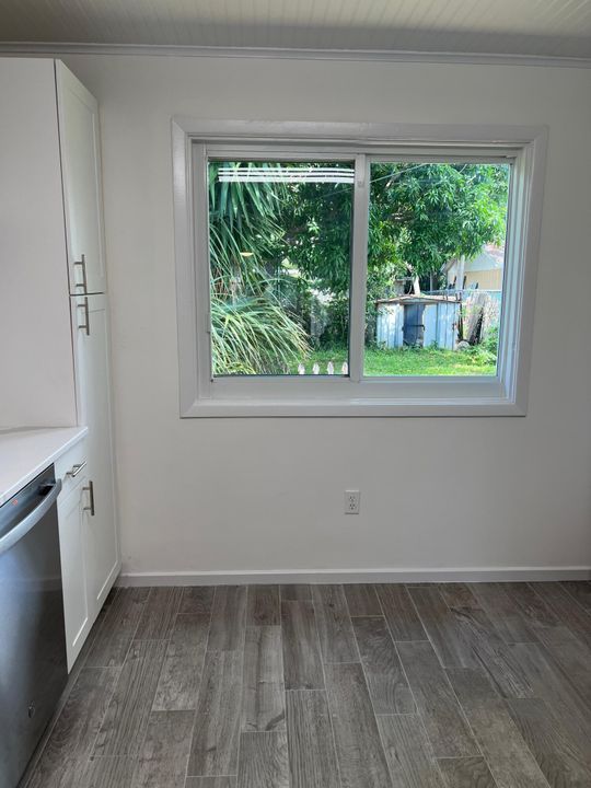 В аренду: $2,200 (2 спален, 1 ванн, 956 Квадратных фут)