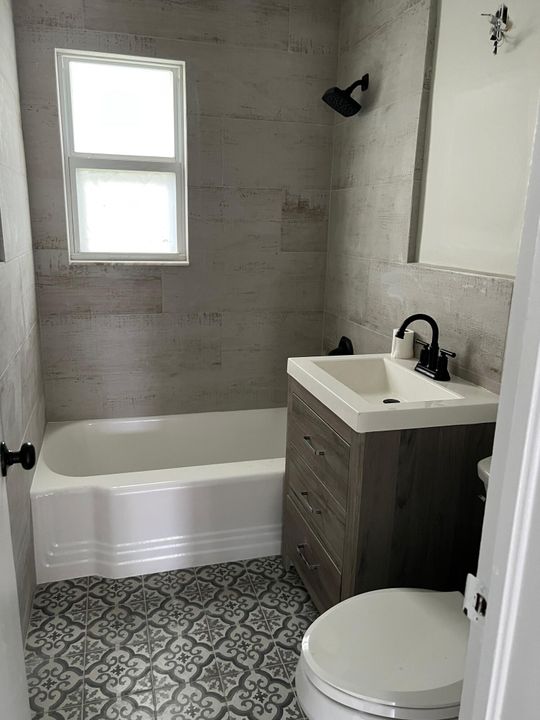 В аренду: $2,200 (2 спален, 1 ванн, 956 Квадратных фут)