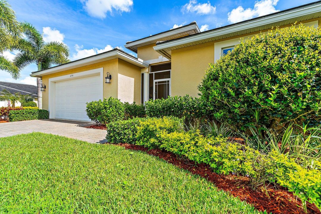 For Sale: $349,900 (3 beds, 2 baths, 1920 Square Feet)