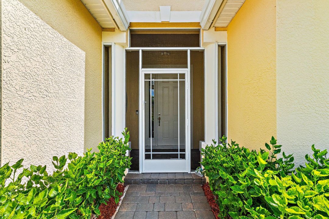 For Sale: $349,900 (3 beds, 2 baths, 1920 Square Feet)