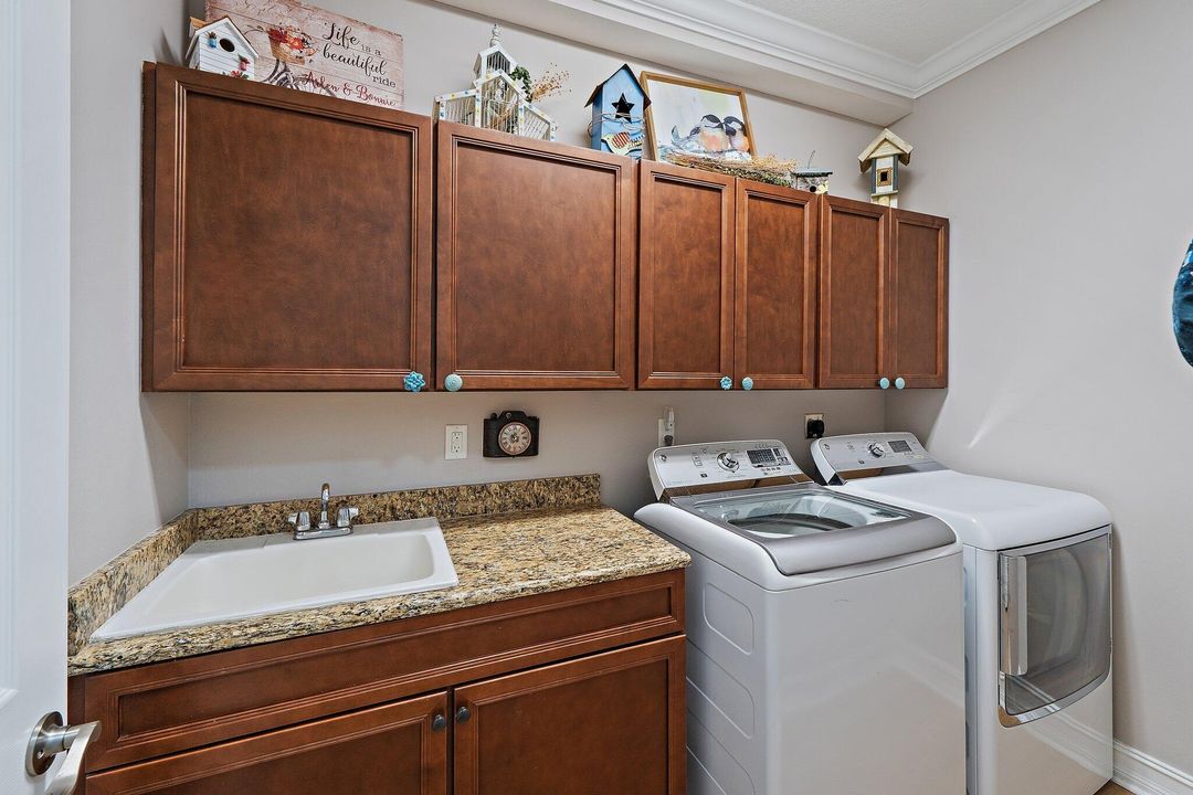 For Sale: $349,900 (3 beds, 2 baths, 1920 Square Feet)