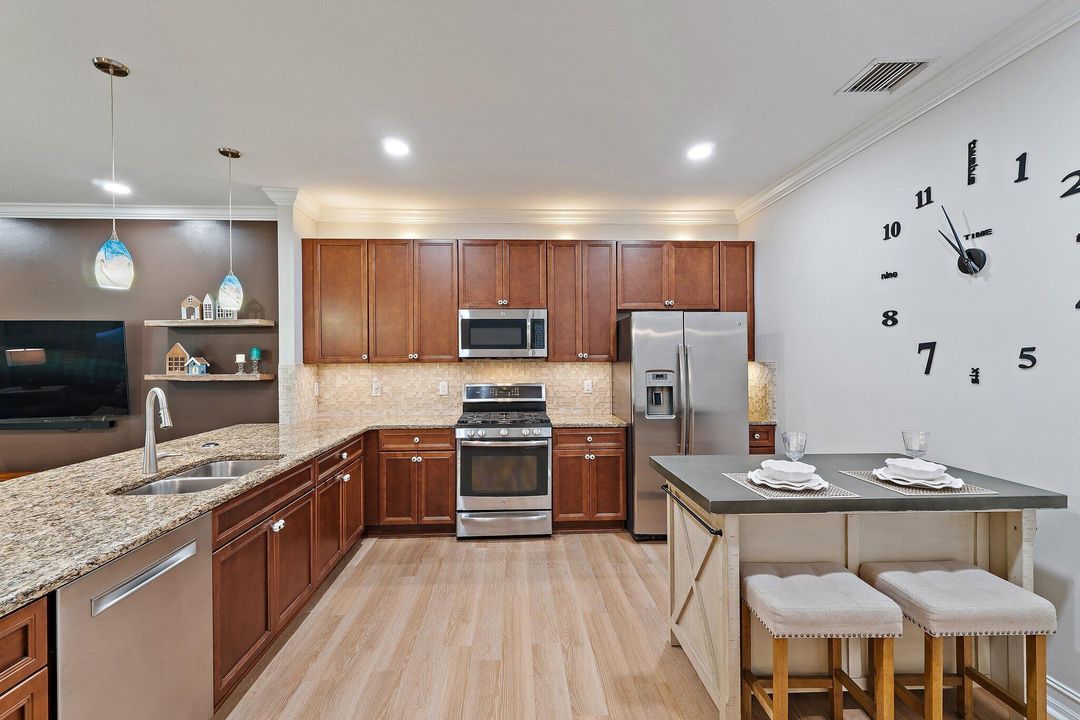 For Sale: $349,900 (3 beds, 2 baths, 1920 Square Feet)