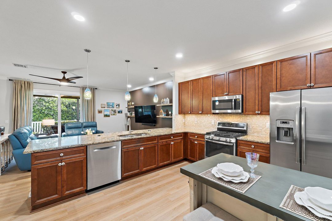 For Sale: $349,900 (3 beds, 2 baths, 1920 Square Feet)