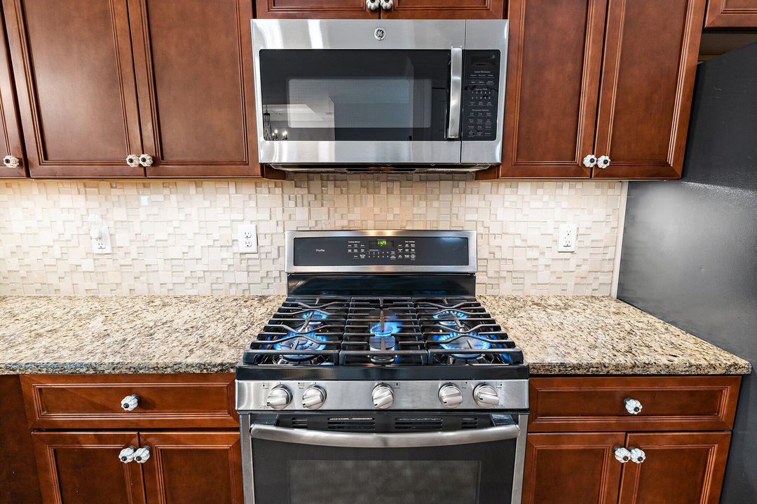 For Sale: $349,900 (3 beds, 2 baths, 1920 Square Feet)