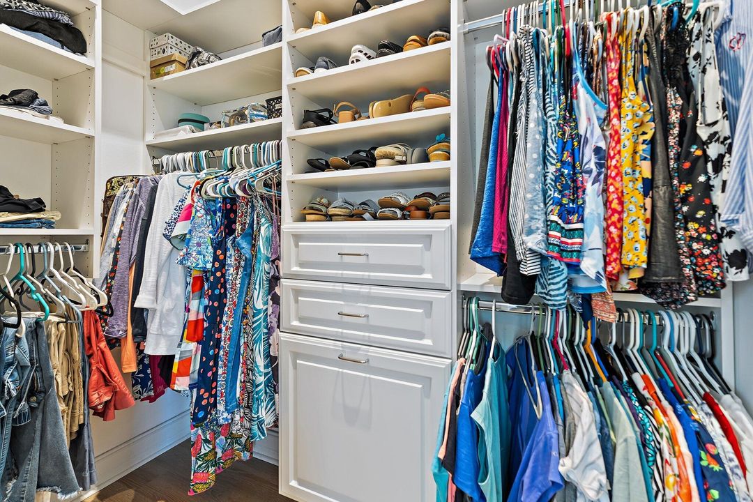 For Sale: $349,900 (3 beds, 2 baths, 1920 Square Feet)