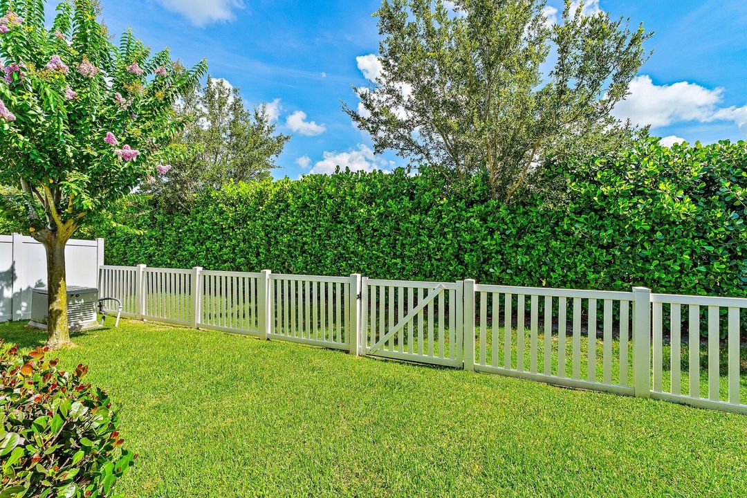 For Sale: $349,900 (3 beds, 2 baths, 1920 Square Feet)