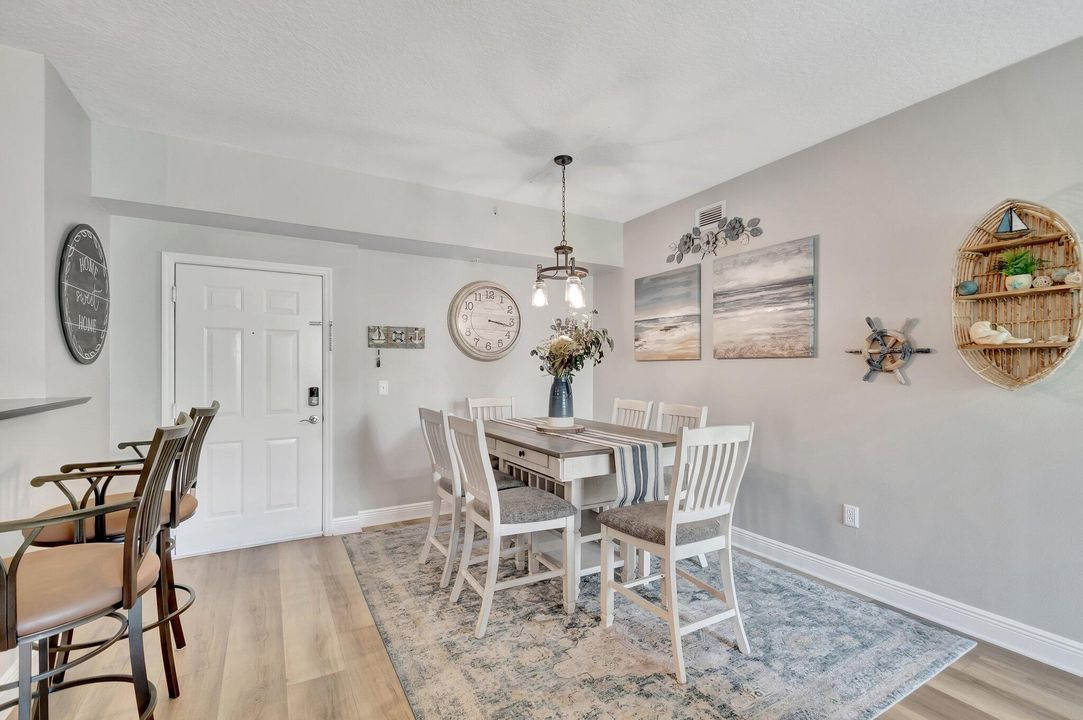 На продажу: $399,800 (3 спален, 2 ванн, 1515 Квадратных фут)