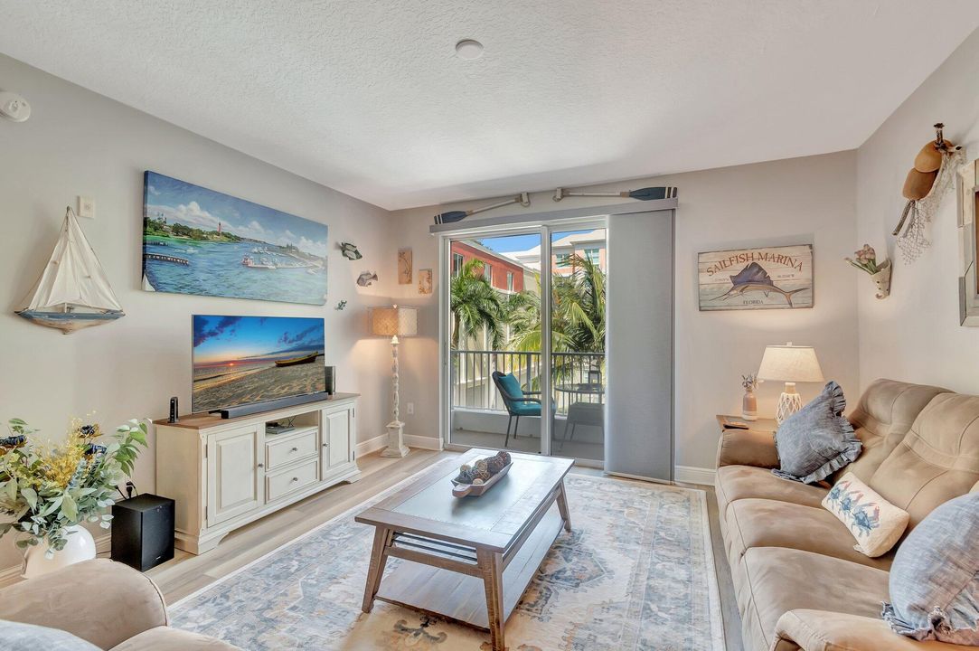 На продажу: $399,800 (3 спален, 2 ванн, 1515 Квадратных фут)