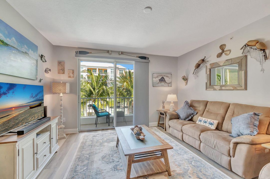 На продажу: $399,800 (3 спален, 2 ванн, 1515 Квадратных фут)