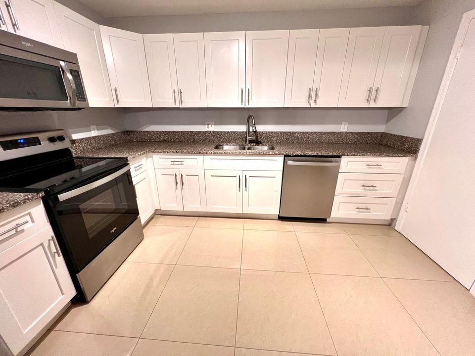 For Rent: $2,290 (2 beds, 2 baths, 1243 Square Feet)