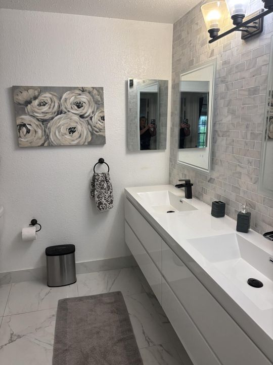 For Rent: $4,000 (2 beds, 1 baths, 1126 Square Feet)