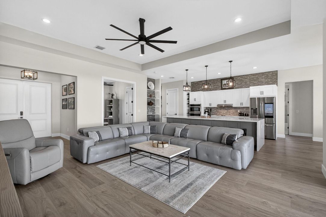 待售: $1,049,000 (4 贝兹, 2 浴室, 2205 平方英尺)