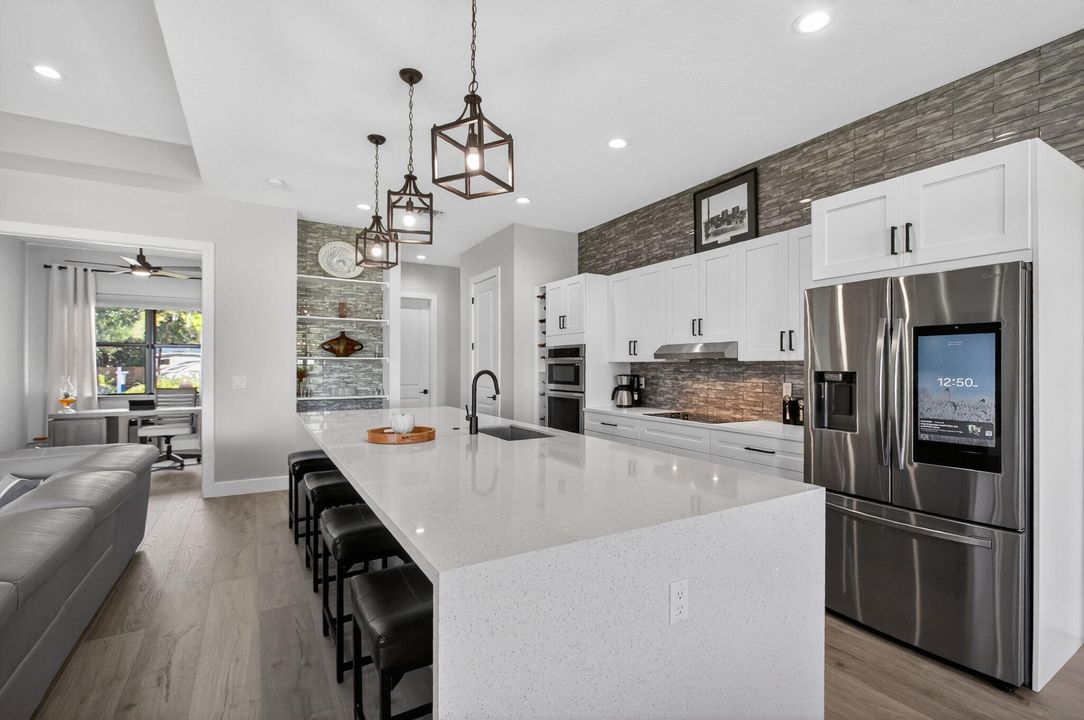 待售: $1,049,000 (4 贝兹, 2 浴室, 2205 平方英尺)