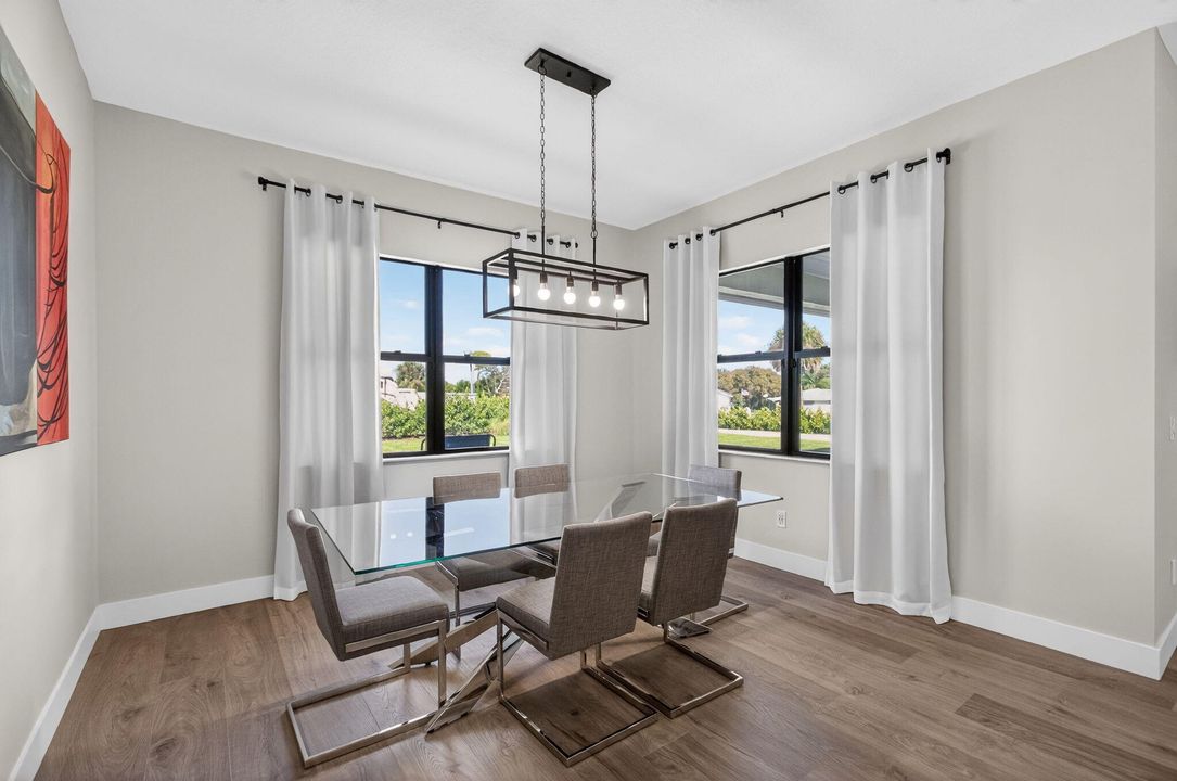 待售: $1,049,000 (4 贝兹, 2 浴室, 2205 平方英尺)