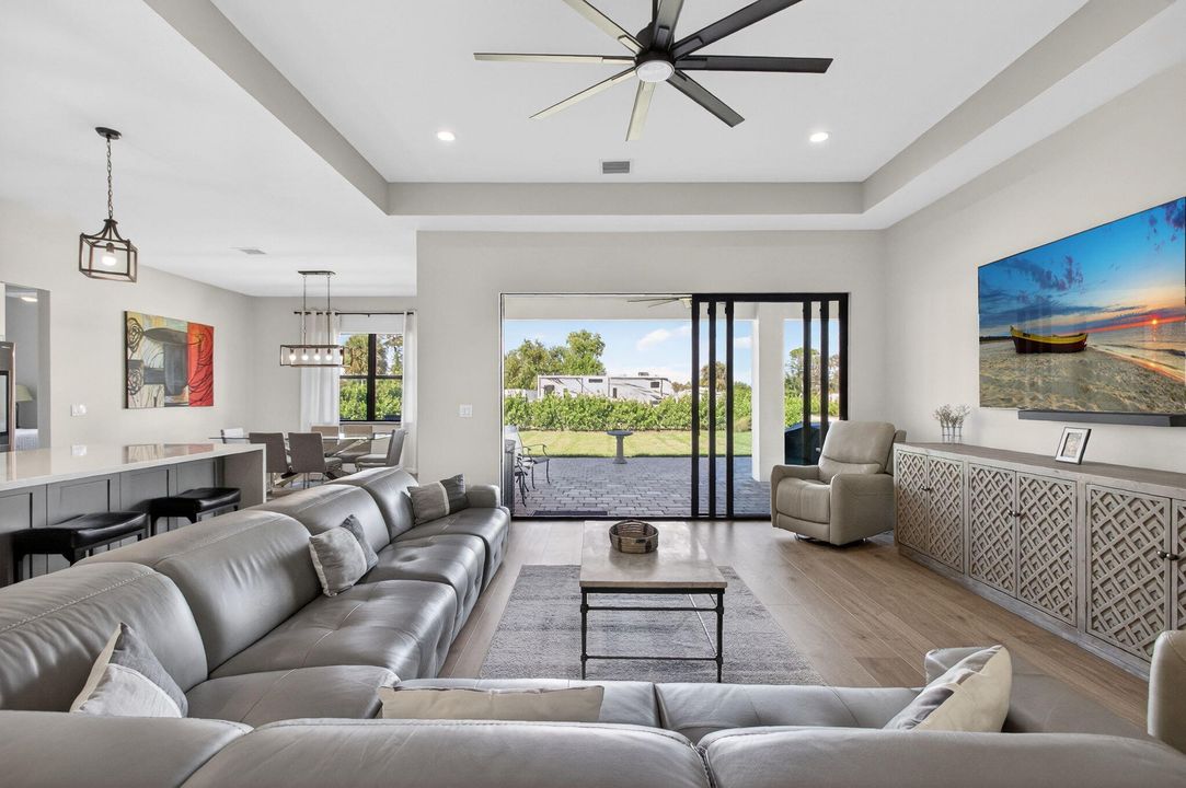 待售: $1,049,000 (4 贝兹, 2 浴室, 2205 平方英尺)