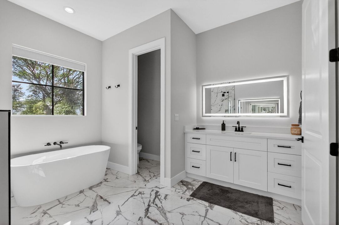 待售: $1,049,000 (4 贝兹, 2 浴室, 2205 平方英尺)