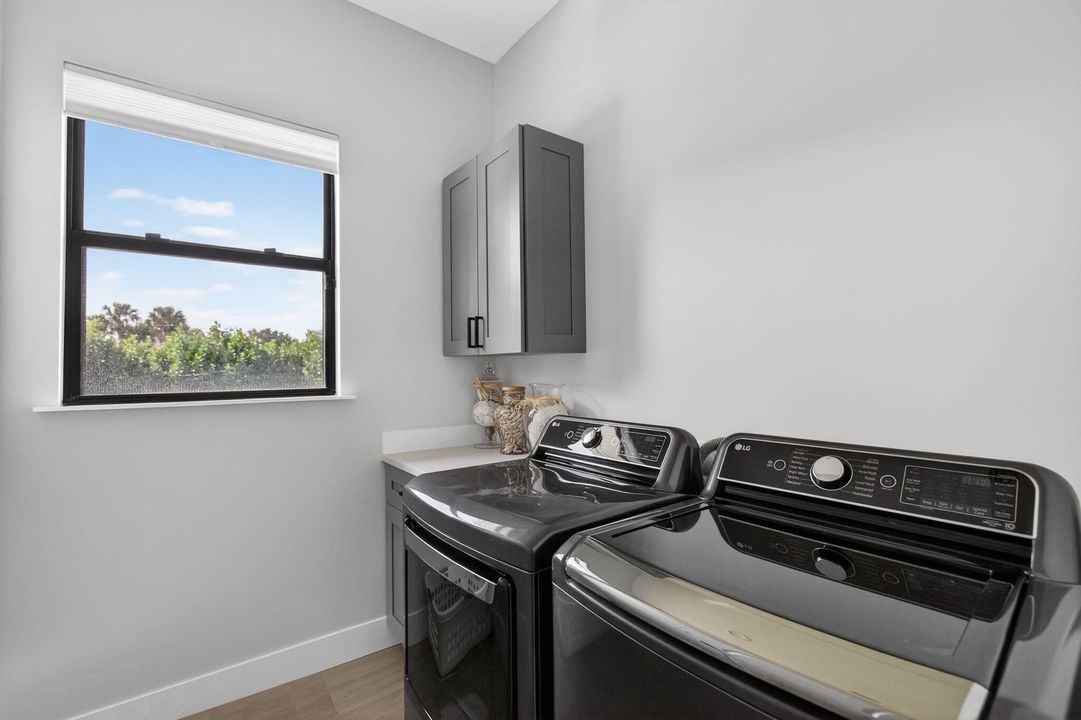 待售: $1,049,000 (4 贝兹, 2 浴室, 2205 平方英尺)