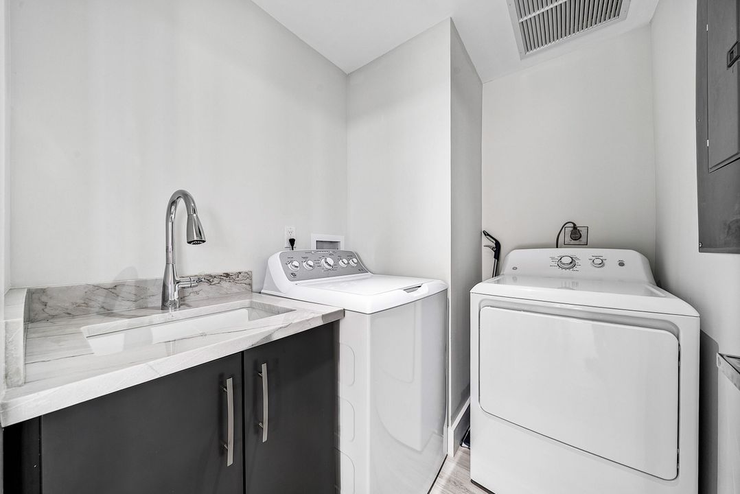 For Sale: $799,000 (2 beds, 2 baths, 2219 Square Feet)
