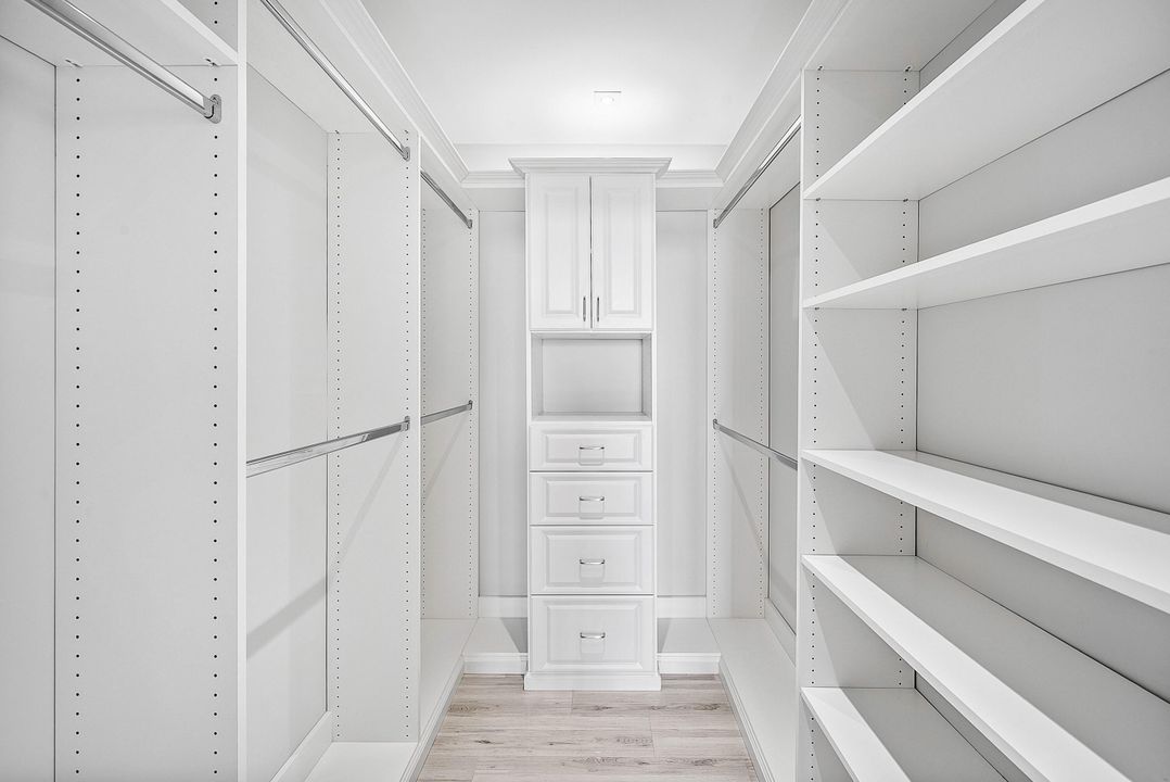 For Sale: $799,000 (2 beds, 2 baths, 2219 Square Feet)