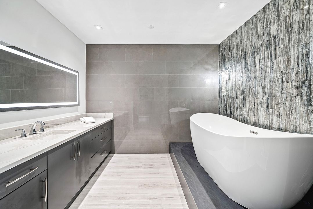 For Sale: $799,000 (2 beds, 2 baths, 2219 Square Feet)