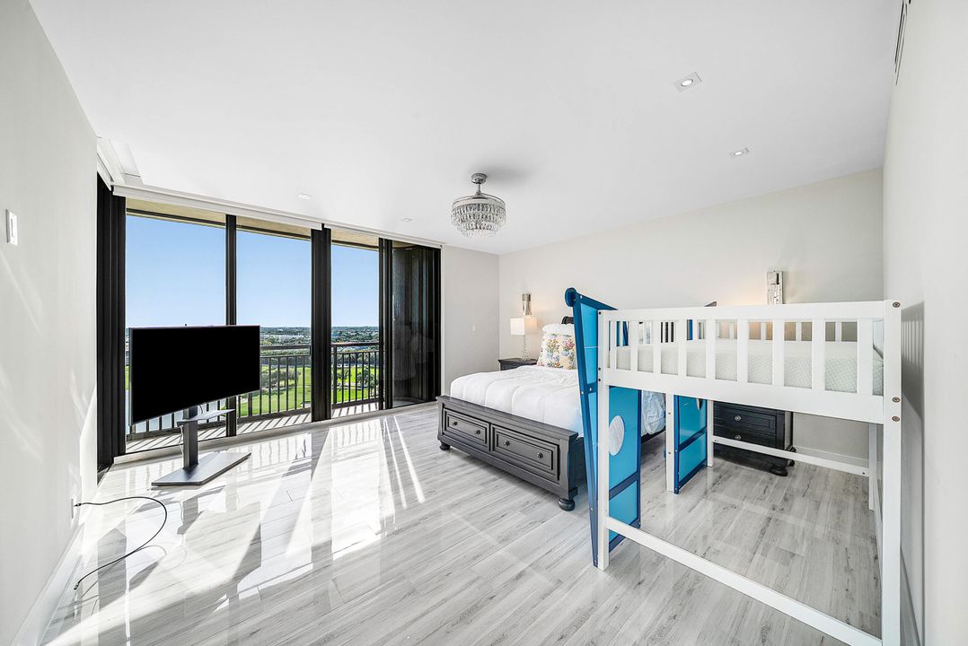 For Sale: $799,000 (2 beds, 2 baths, 2219 Square Feet)