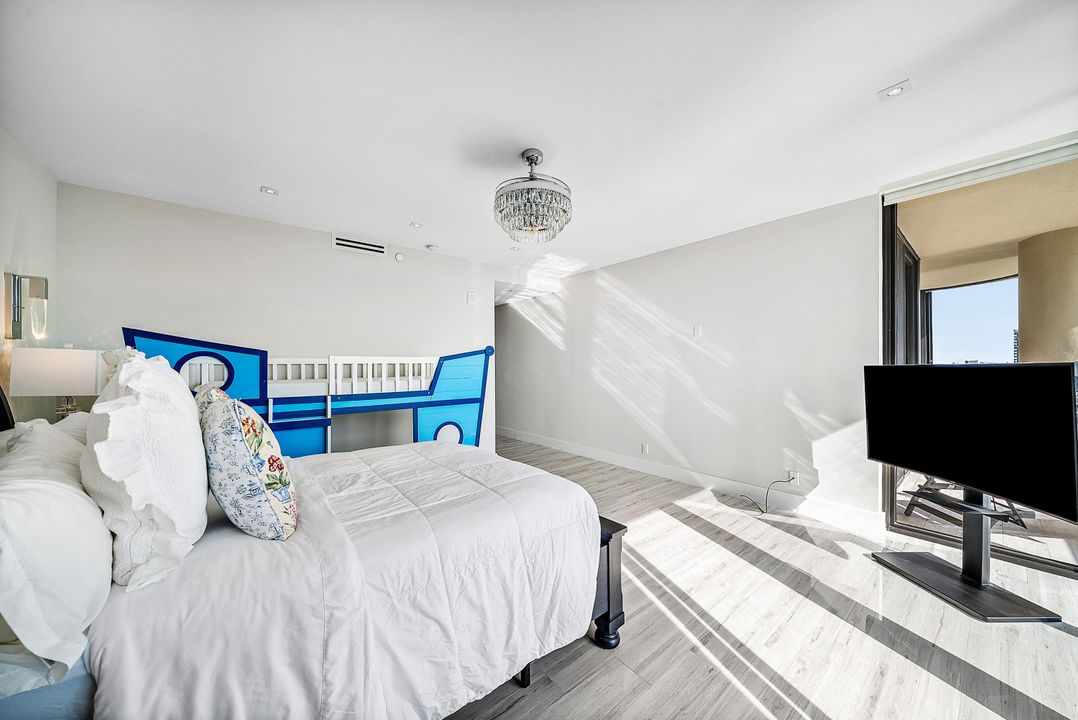 For Sale: $799,000 (2 beds, 2 baths, 2219 Square Feet)