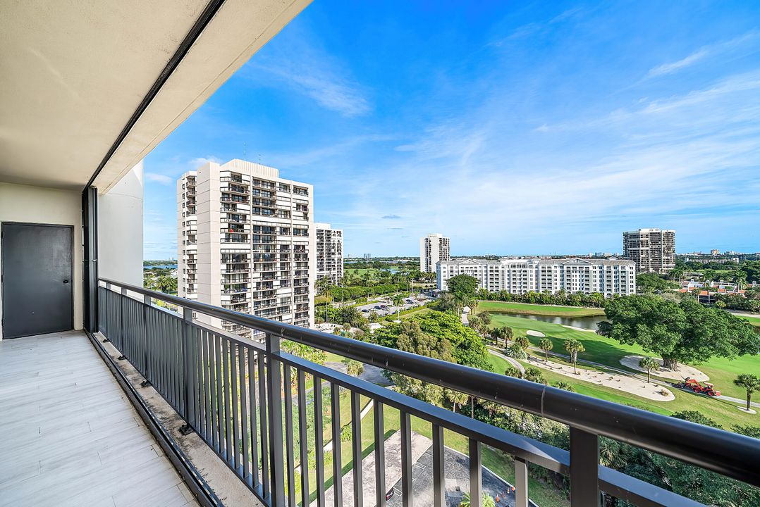 For Sale: $799,000 (2 beds, 2 baths, 2219 Square Feet)