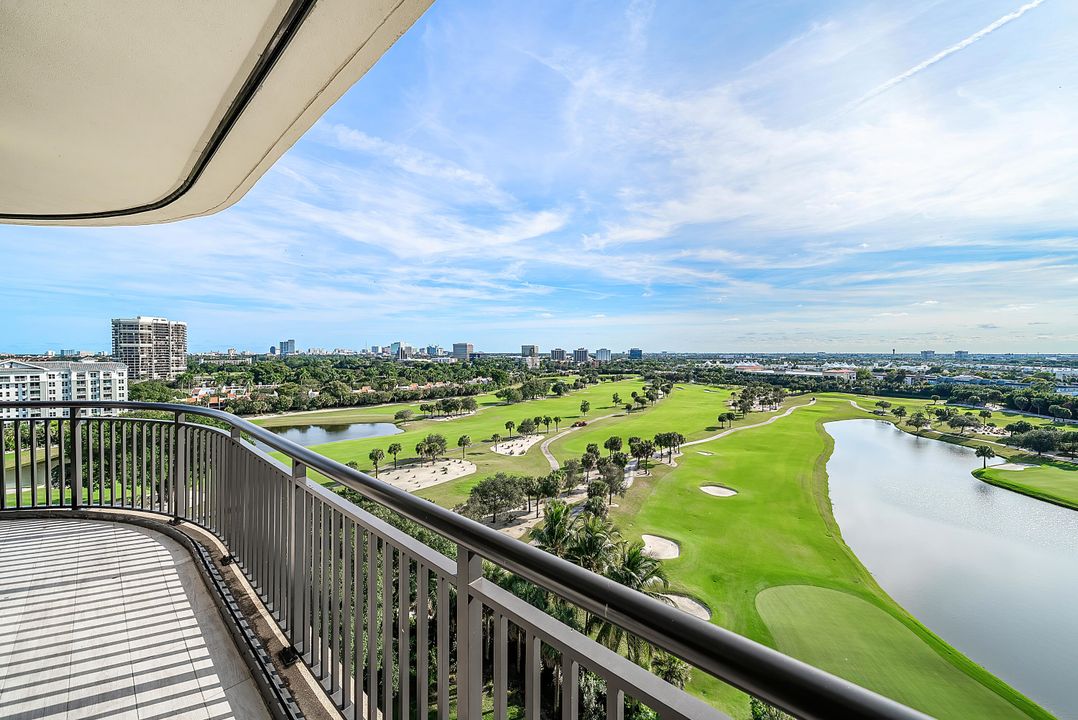 For Sale: $799,000 (2 beds, 2 baths, 2219 Square Feet)