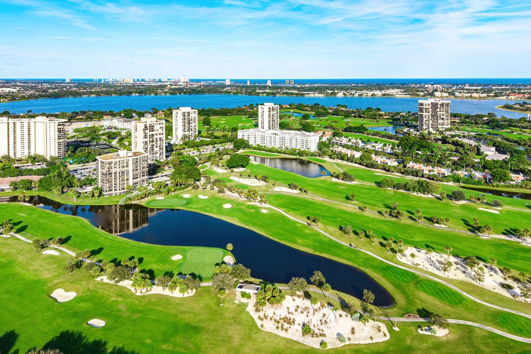 For Sale: $799,000 (2 beds, 2 baths, 2219 Square Feet)