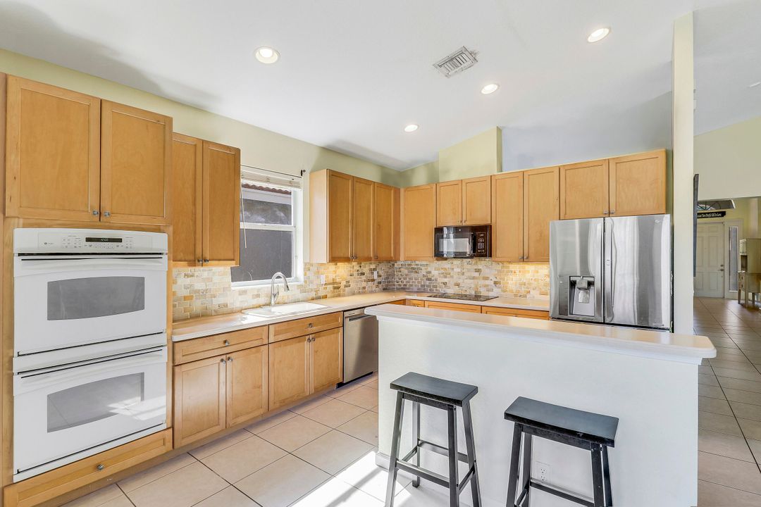 En Venta: $500,000 (3 camas, 2 baños, 2189 Pies cuadrados)