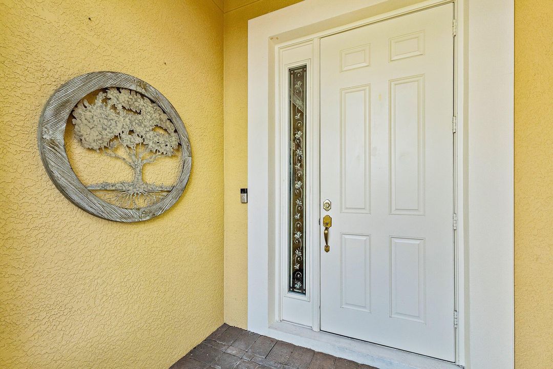 For Sale: $349,900 (3 beds, 2 baths, 1920 Square Feet)