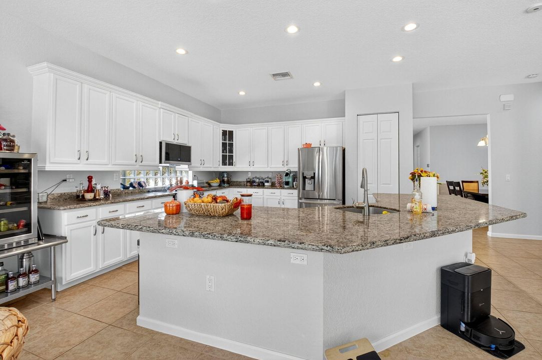 For Sale: $855,000 (3 beds, 2 baths, 2630 Square Feet)