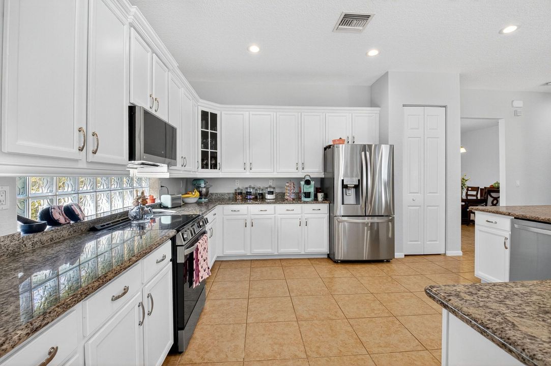 For Sale: $855,000 (3 beds, 2 baths, 2630 Square Feet)