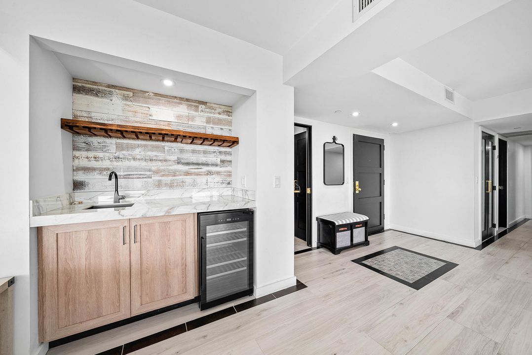 For Sale: $899,000 (3 beds, 2 baths, 2559 Square Feet)