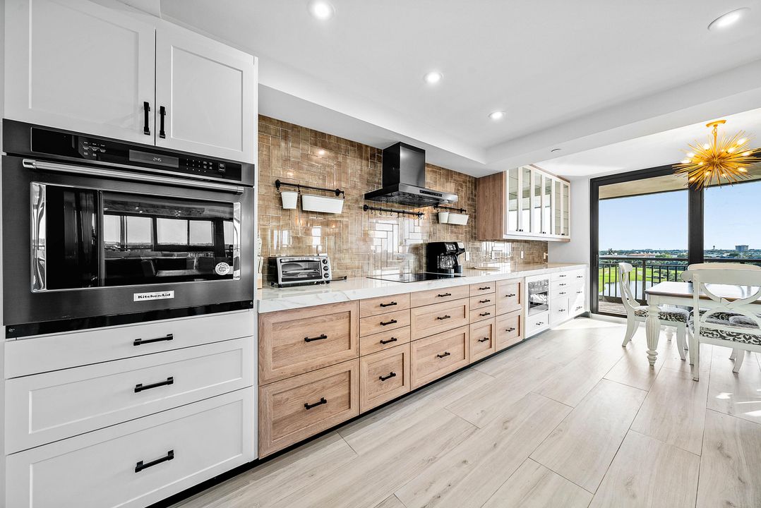 For Sale: $899,000 (3 beds, 2 baths, 2559 Square Feet)