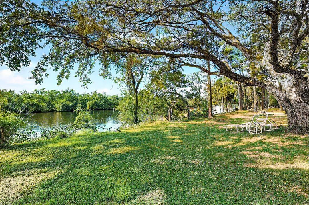 待售: $186,000 (2 贝兹, 2 浴室, 1319 平方英尺)