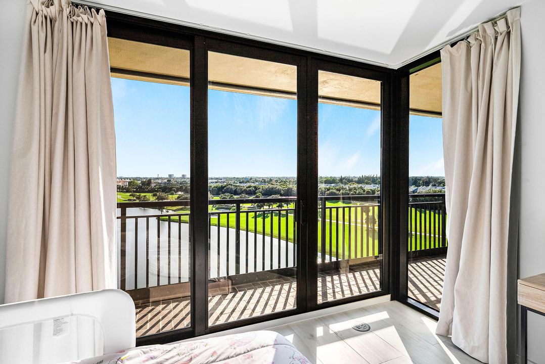 For Sale: $899,000 (3 beds, 2 baths, 2559 Square Feet)