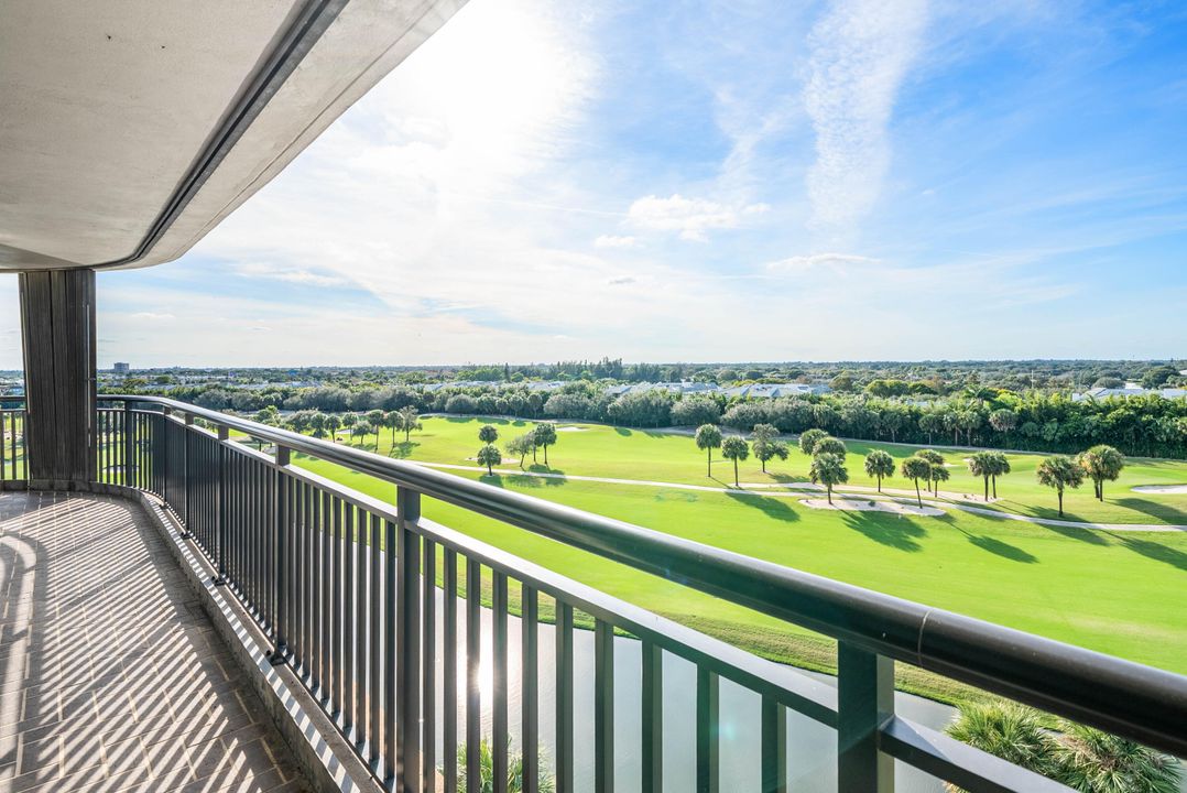 For Sale: $899,000 (3 beds, 2 baths, 2559 Square Feet)