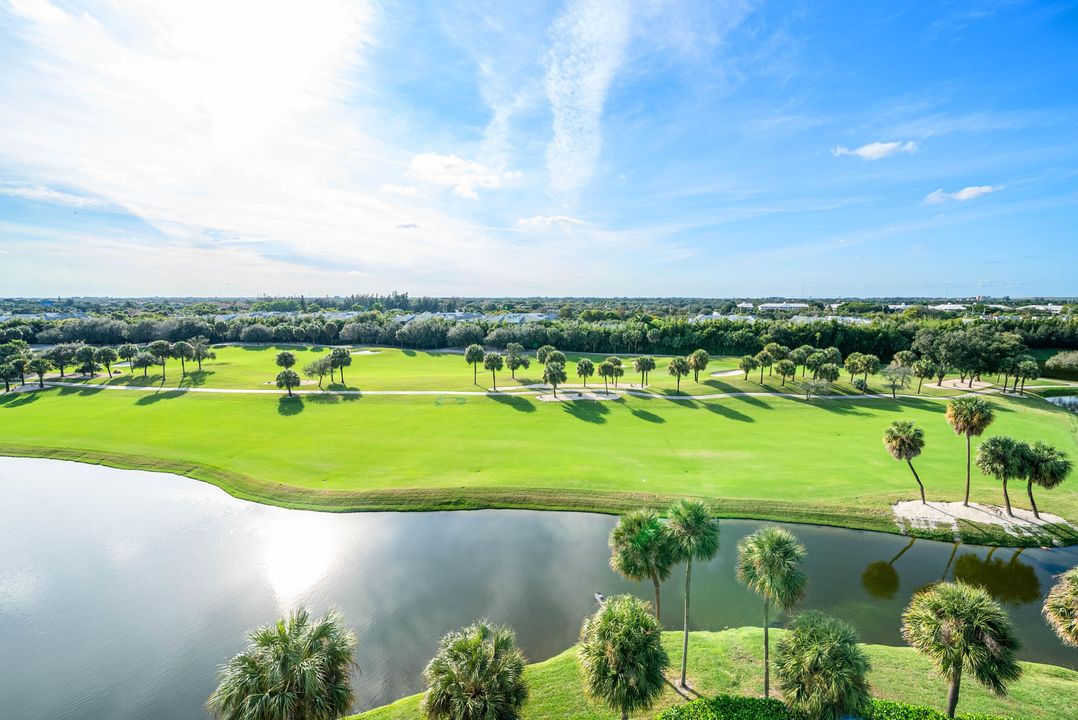 For Sale: $899,000 (3 beds, 2 baths, 2559 Square Feet)