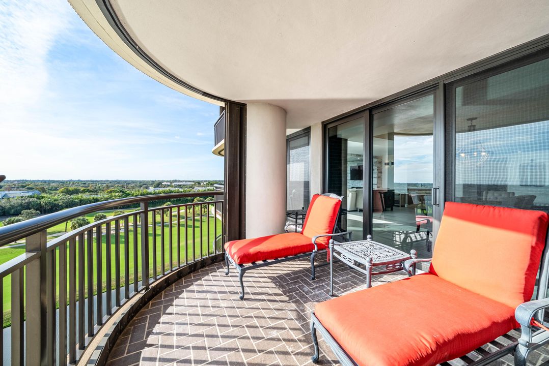 For Sale: $899,000 (3 beds, 2 baths, 2559 Square Feet)