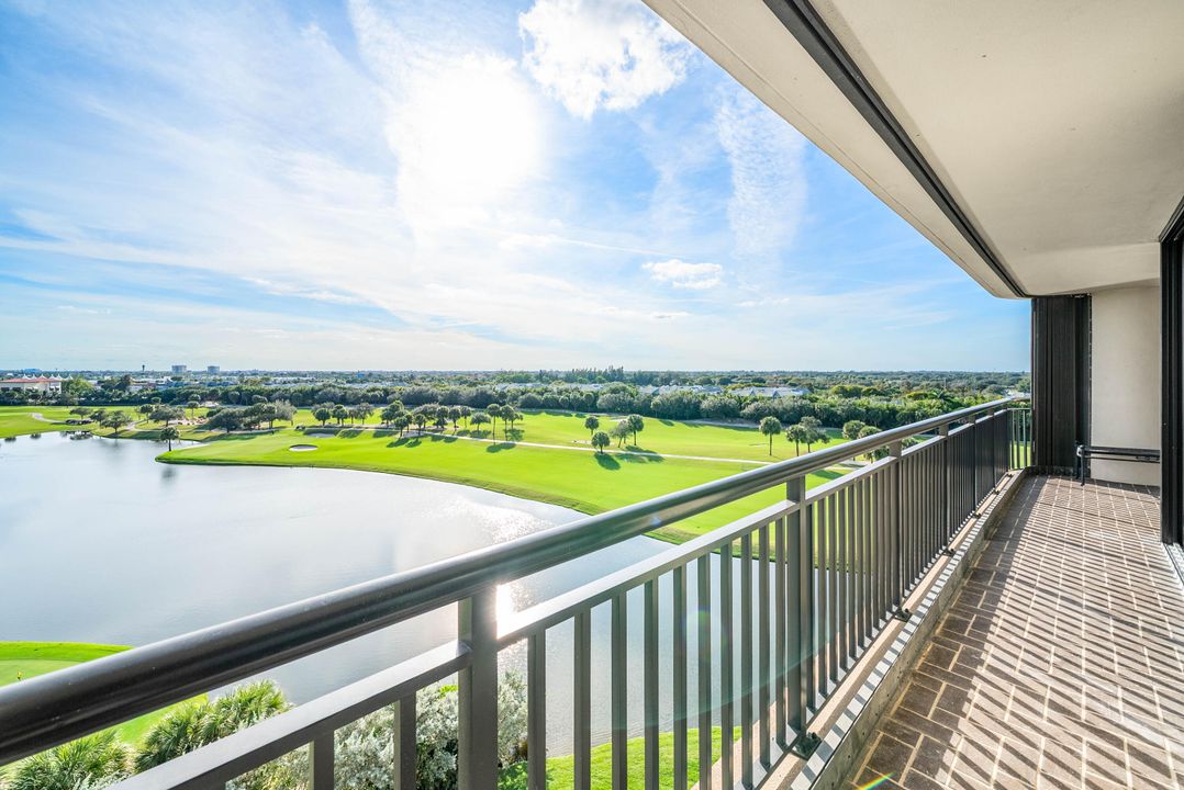 For Sale: $899,000 (3 beds, 2 baths, 2559 Square Feet)