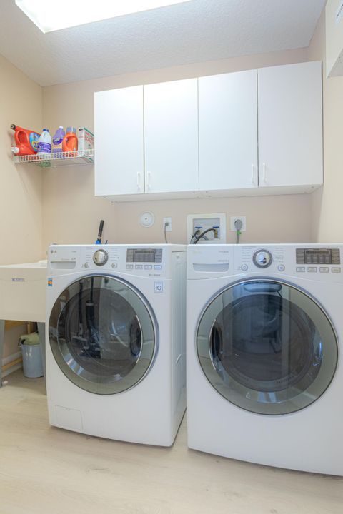 For Sale: $661,000 (3 beds, 2 baths, 1722 Square Feet)