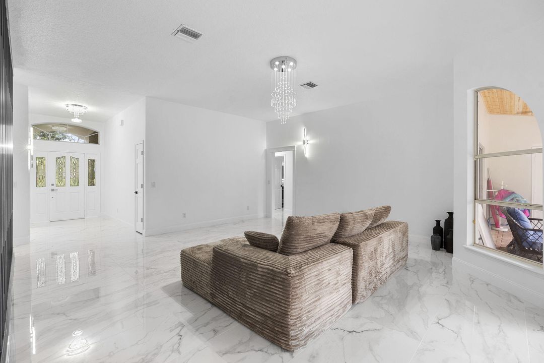 出租: $3,000 (4 贝兹, 2 浴室, 2519 平方英尺)