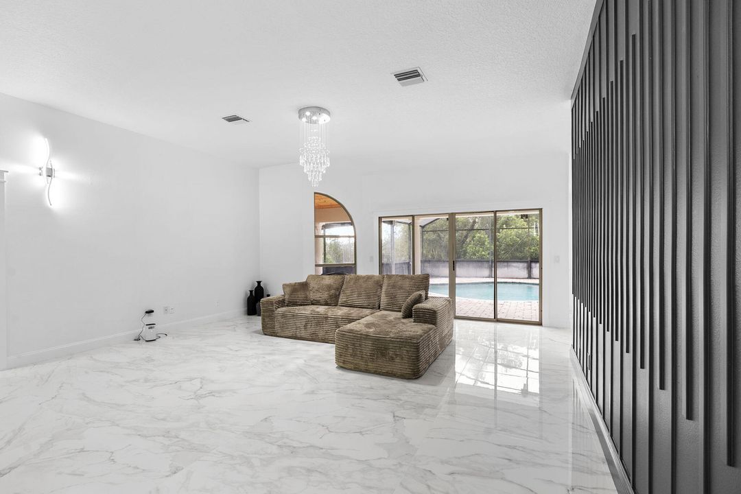 出租: $3,000 (4 贝兹, 2 浴室, 2519 平方英尺)