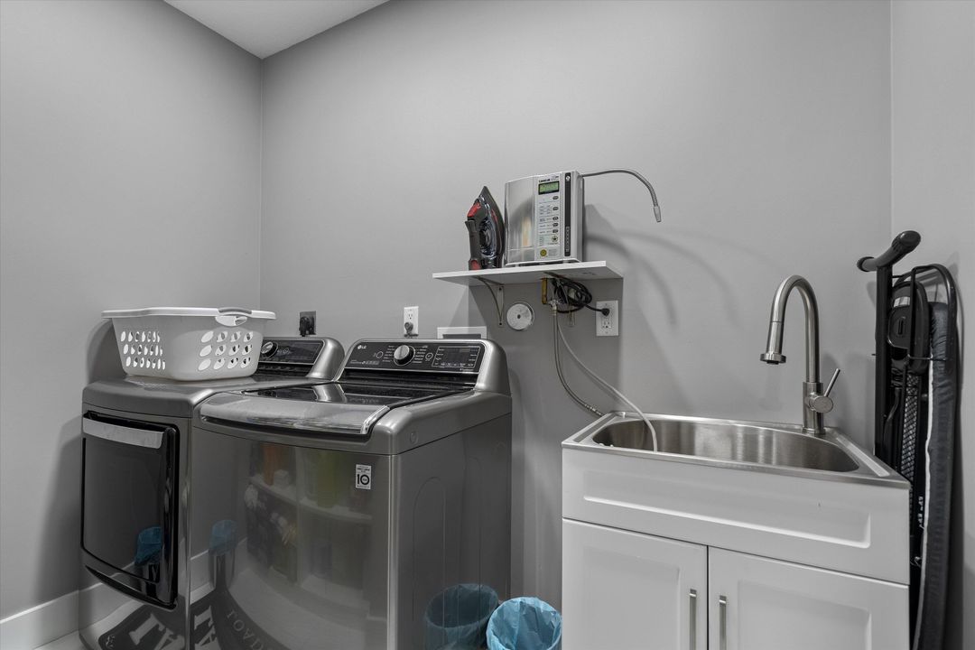 待售: $779,000 (3 贝兹, 2 浴室, 2572 平方英尺)