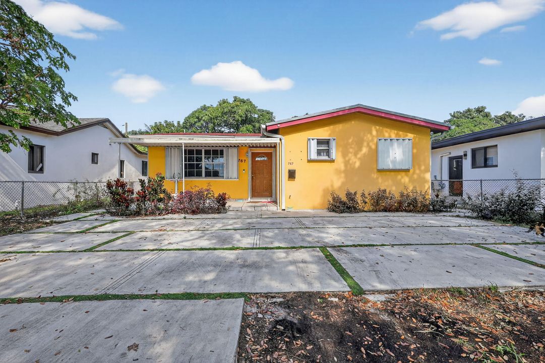For Sale: $435,000 (3 beds, 2 baths, 1309 Square Feet)