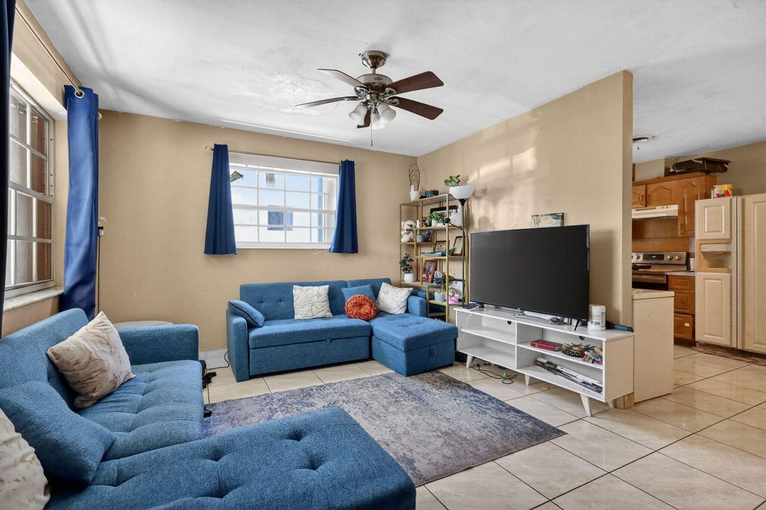 For Sale: $435,000 (3 beds, 2 baths, 1309 Square Feet)