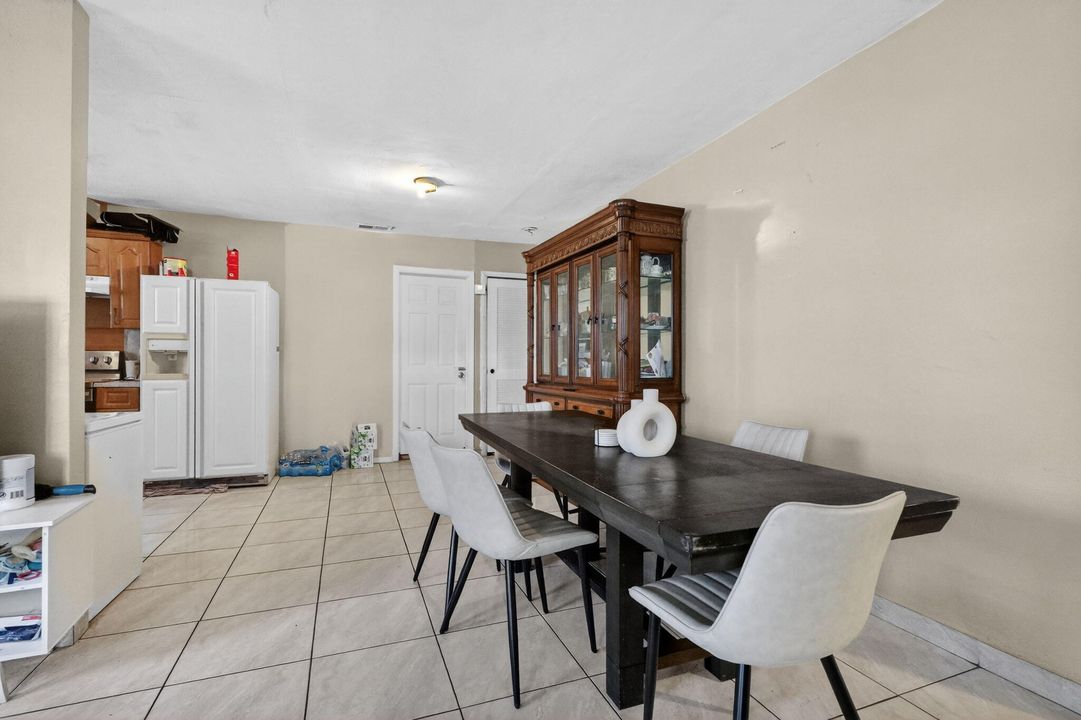 For Sale: $435,000 (3 beds, 2 baths, 1309 Square Feet)