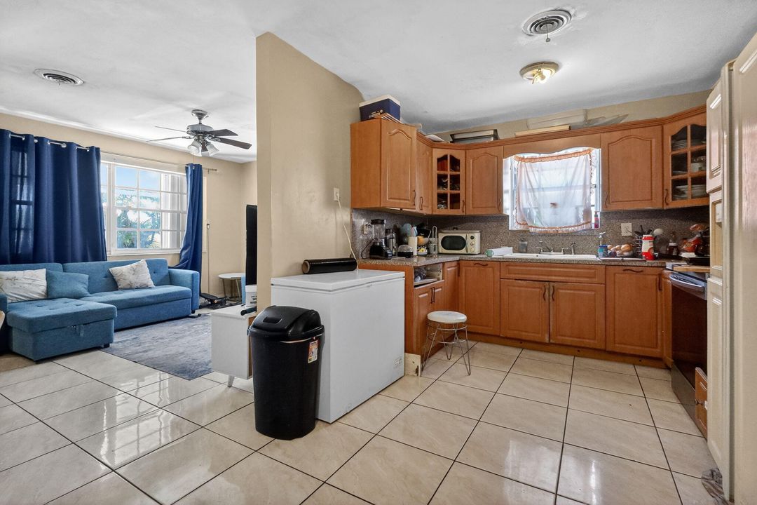 For Sale: $435,000 (3 beds, 2 baths, 1309 Square Feet)